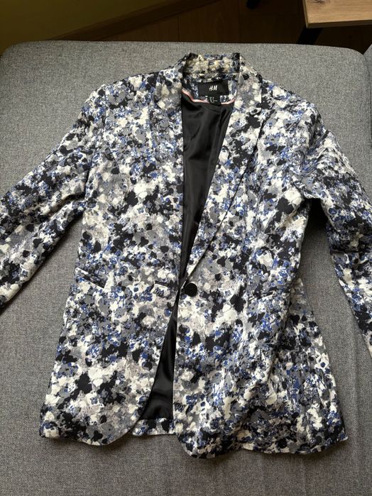 Дамско сако H&M.