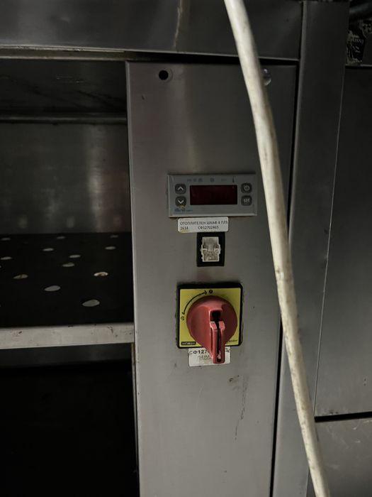 Топъл шкаф с плъзгащи врати от двете страни