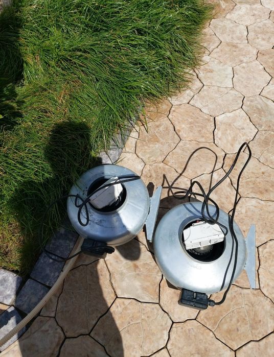 Почти бесплатно вентиляторы. 2 шт с автоматом. Почти новые.