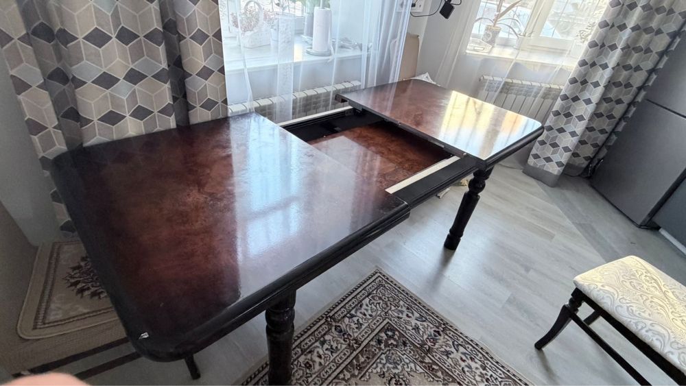 Продается стол и стулья