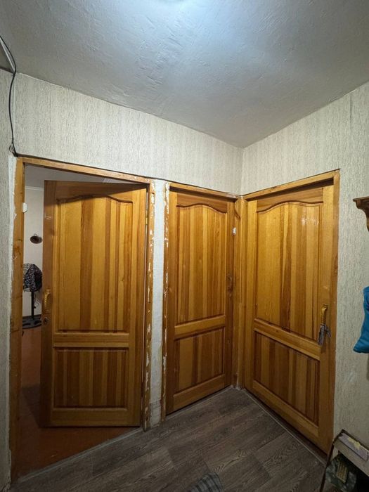 Академгородок 3- комнатная, кирпич, лод 2/6, 68500!