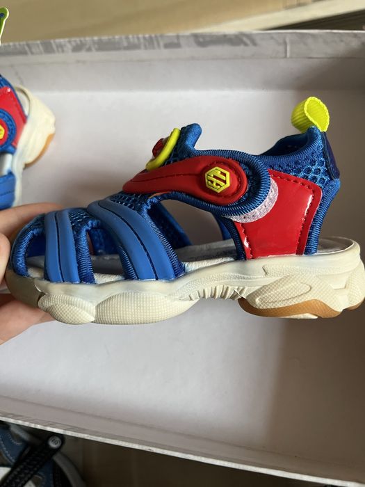 Продам детскую обувь