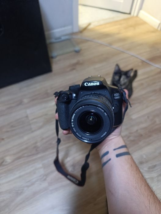 Камера Canon EOS 1300D