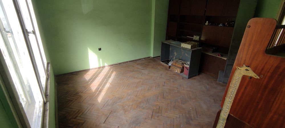 Етаж от къща в непосредствена близост до центъра на гр. Шумен