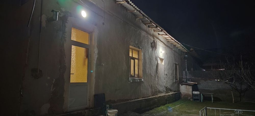 Ҳовли уй сотилади