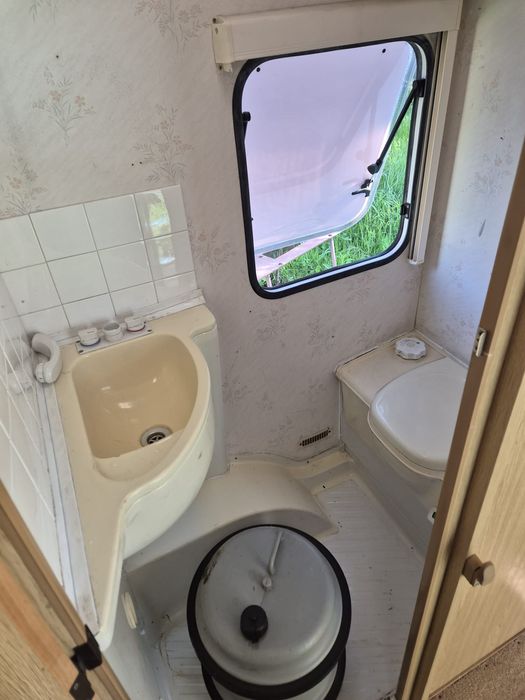 Rulota Elddis Cyclone de 4 persoane