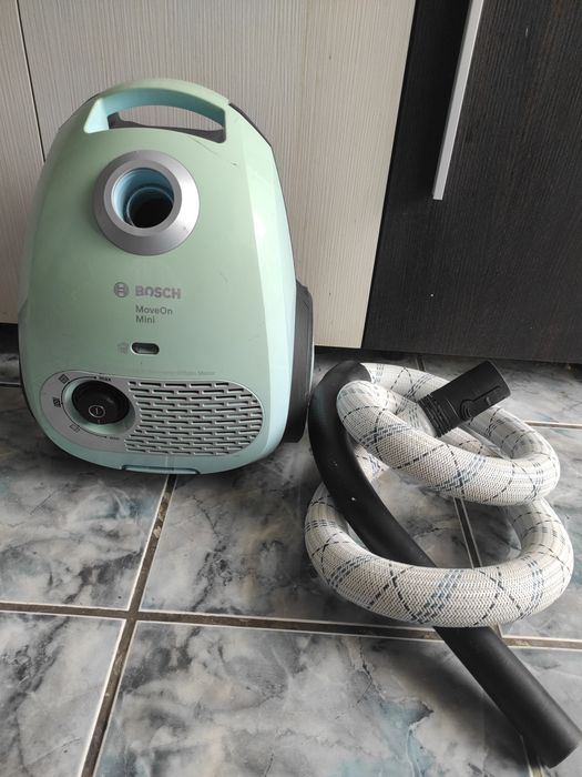 Aspirator Bosch cu sac în perfectă stare de funcționare. made in Germany ste aproape nou.