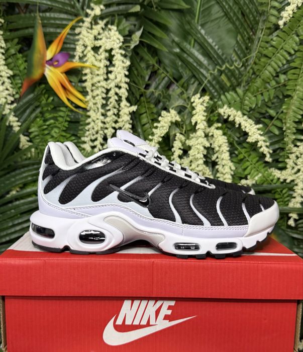 Nike Air Max Plus Black White