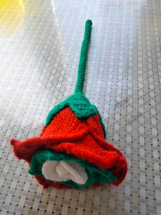 Плетена роза, трицветна роза.