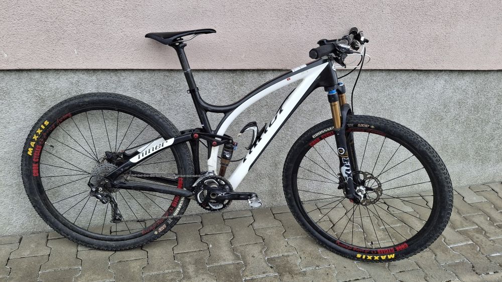 Bicicleta full suspension VTT full carbon 29