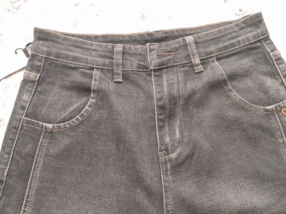 Продам новую джинсы