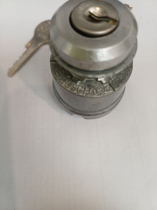 Продавам контактен ключ BOSCH