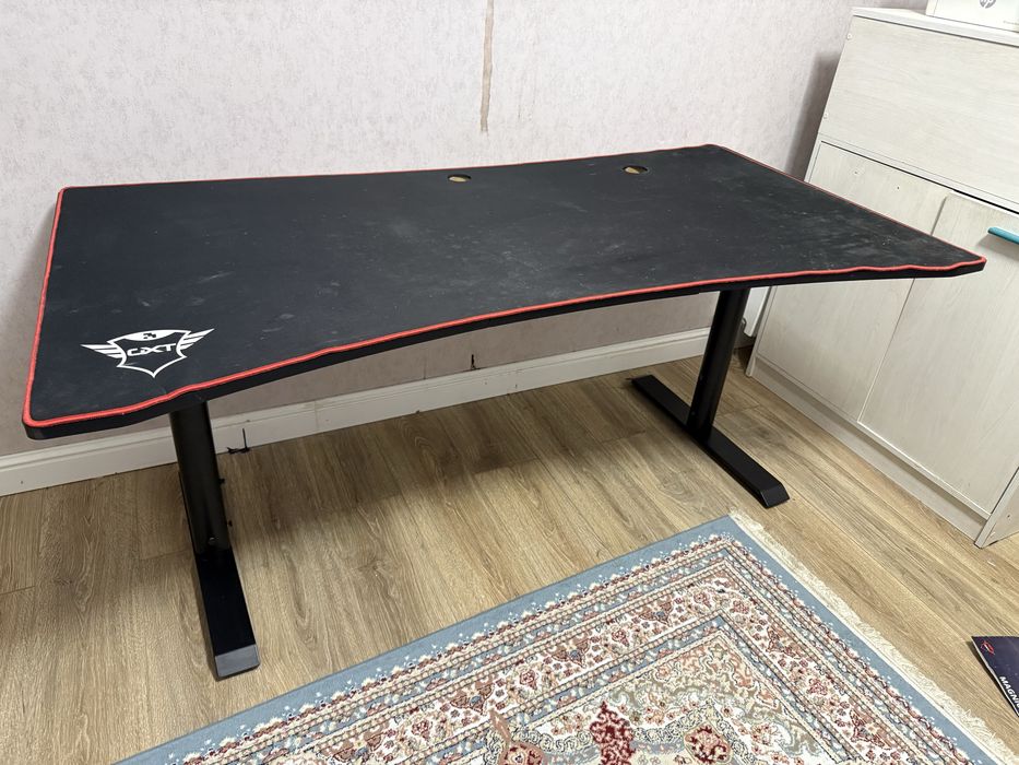 Trust GXT MAGNICUS XXL Gaming D 160см-82см игровой стол компьютерный