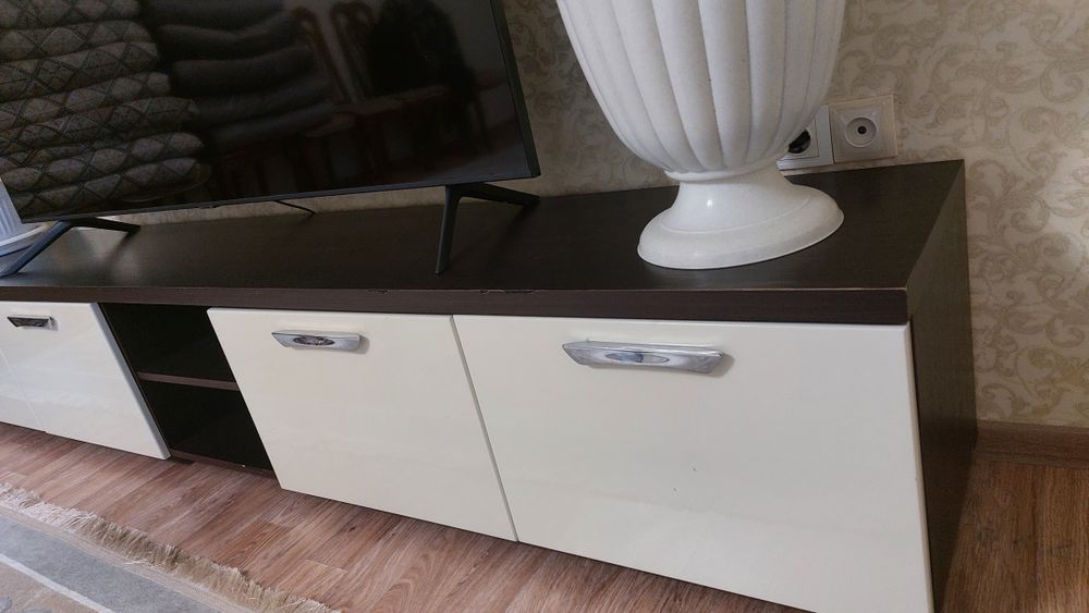 Продам тумбу под телевизор