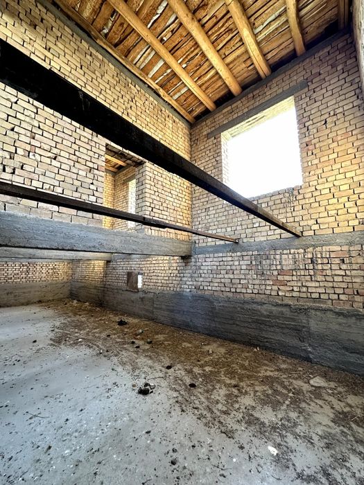 Уй (ховли, участка) сотилади 10 соток 12 та хона, каробка холатида