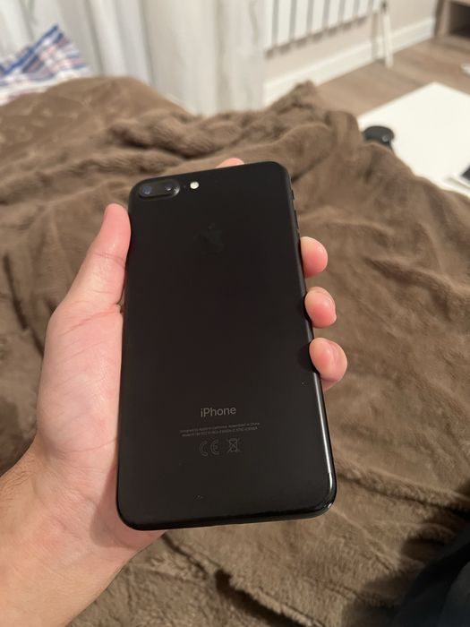 Продам Айфон 7+ 128