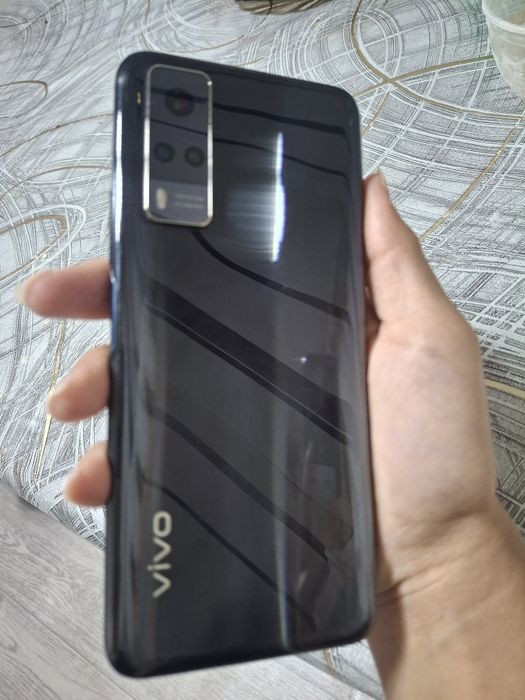 Телефон Vivo Y20s
