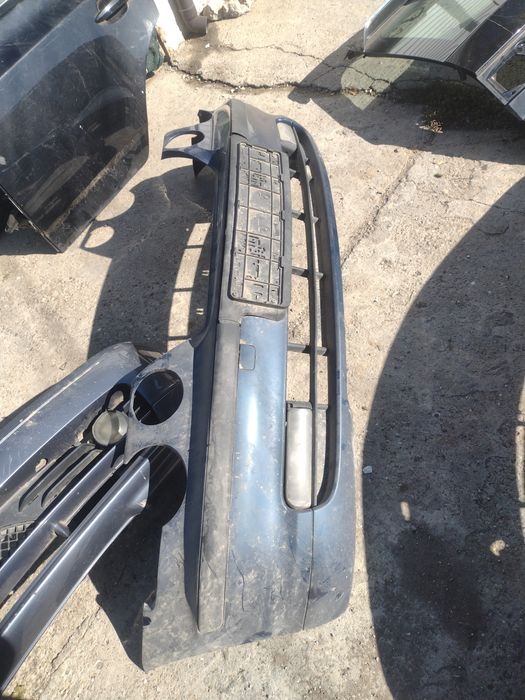 Продавам предни брони за BMW e46 купе седан compact комби