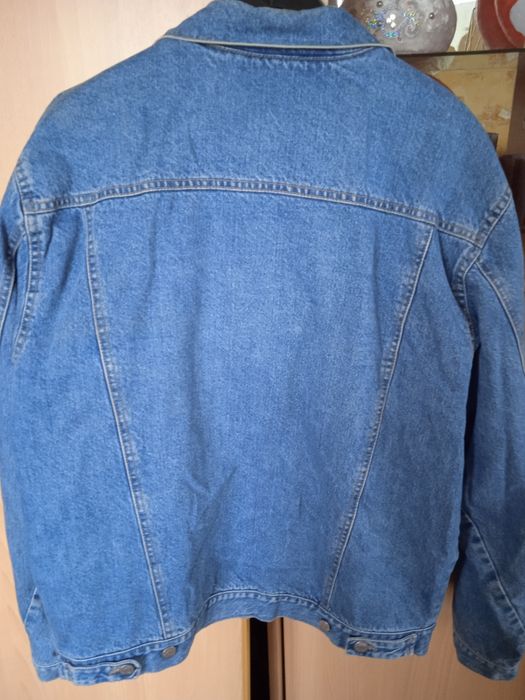 Продам джинсовую куртку