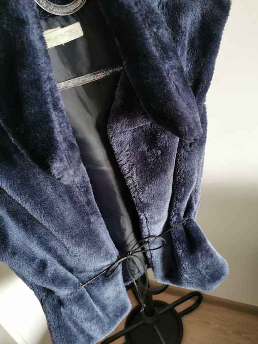 Vesta blana artificiala