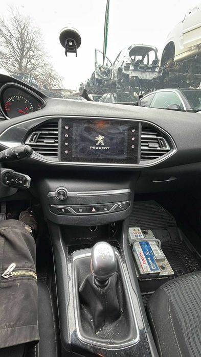Dezmembrez Peugeot 308 an 2016 1.6 diesel euro 6