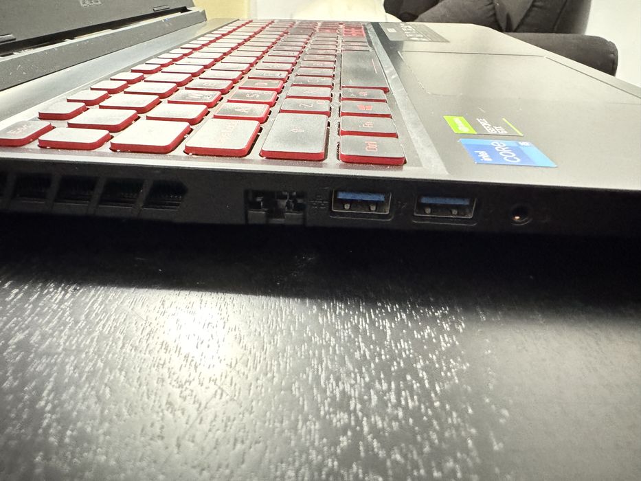 Acer Nitro 5 (i5 11-то / GTX 1650 / 512GB) + ПЪЛЕН ГЕЙМЪРСКИ КОМПЛЕКТ