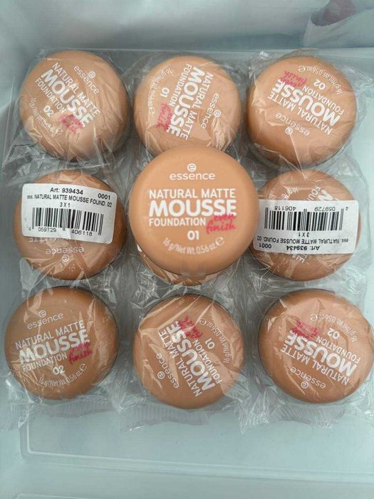 Lot 100 bucati cosmetice Essence si Catrice