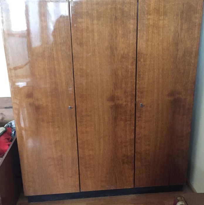 Шифоньер трёх дверный,в отличном состоянии