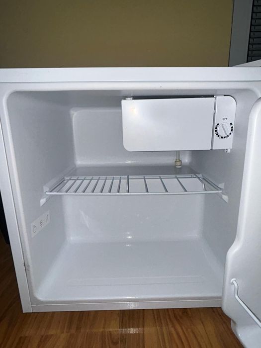 Хладилник мини бар arielli 43 литра, клас Е. бял