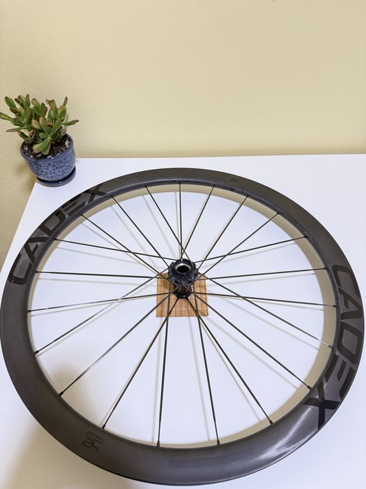 Roată fata Cadex 42 Tubeless, frână pe jantă