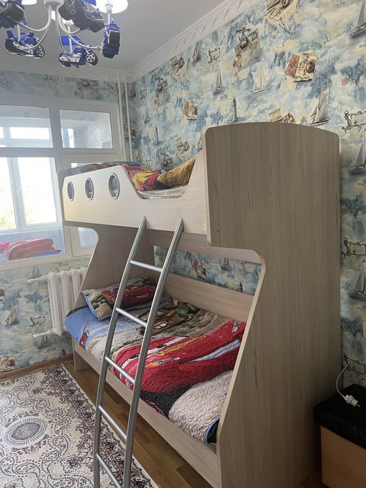 Кровать двухъярусная