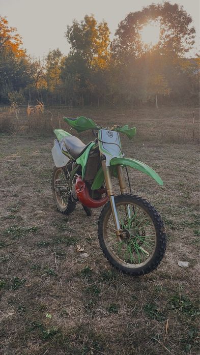 Vând Cross Kavasaki 250 2t
