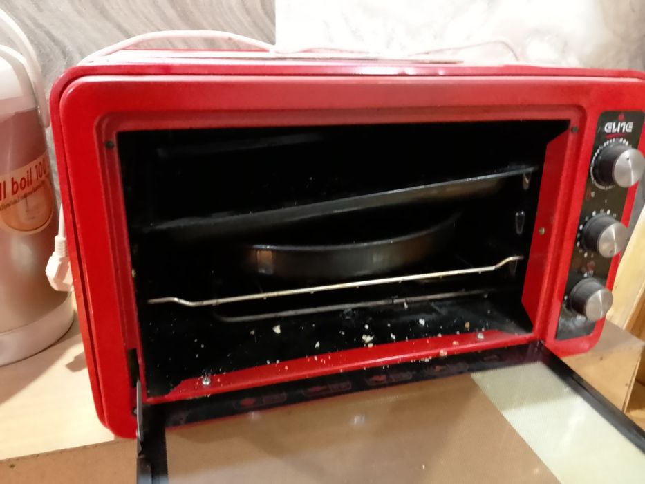 Продается духовой шкаф электрический