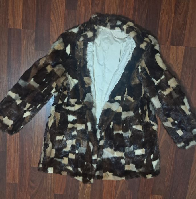 Blana dama cu 2 fete