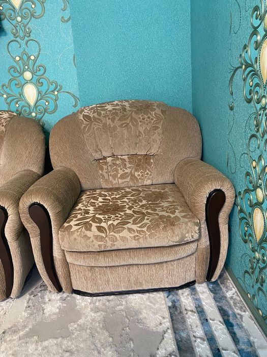 Диван и два кресла