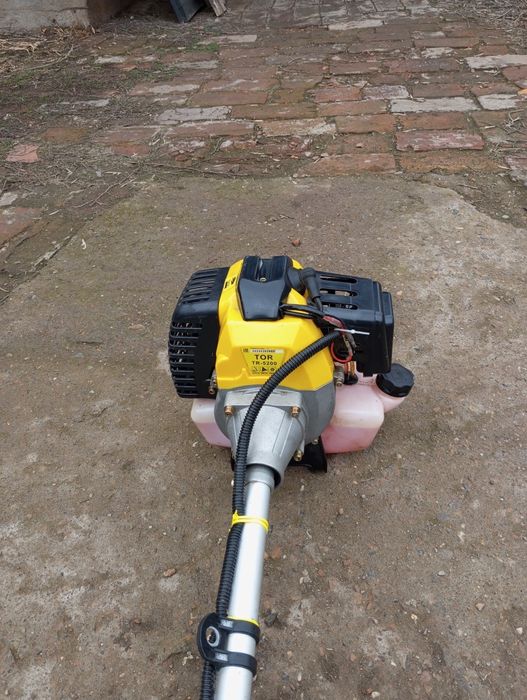 Продам триммер бензиновый