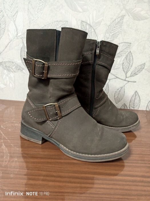 Продам женские зимние сапоги