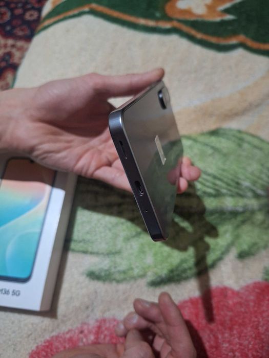 Samsung M36 5g почти новый. Каробка имеется