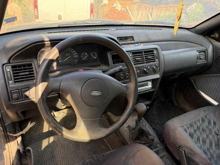 Ford Escort на части