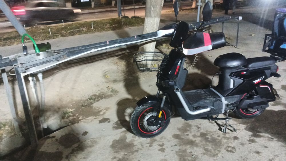 Продаётся или обмен на бензиновый скутер, имеется запасные батарейки