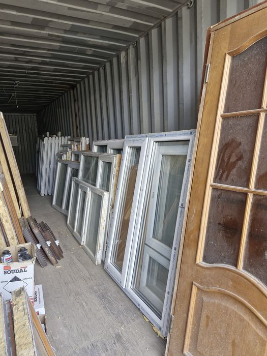 Продаю окна ,двери, витржы.