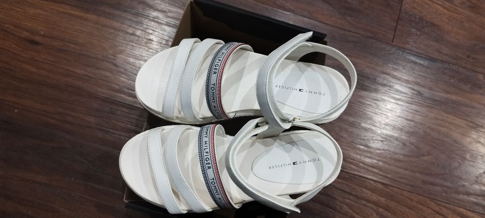 Tommy Hilfiger 33