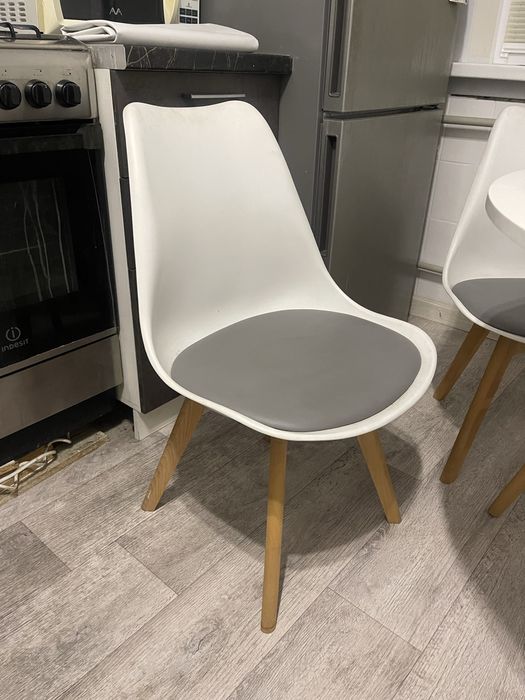 Стол и стулья на кухню