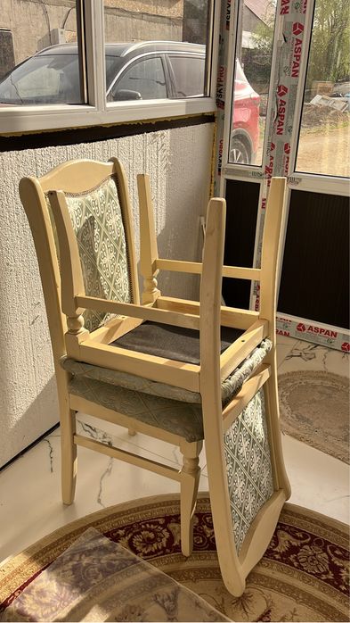 Стол со стулями в подарок скатерть