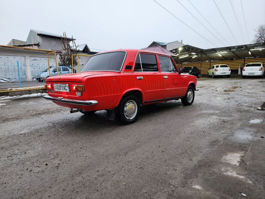 Vaz 21011 sotiladi