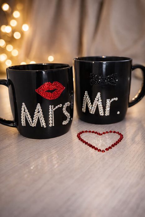 Кружки украшенные сверкающими стразами