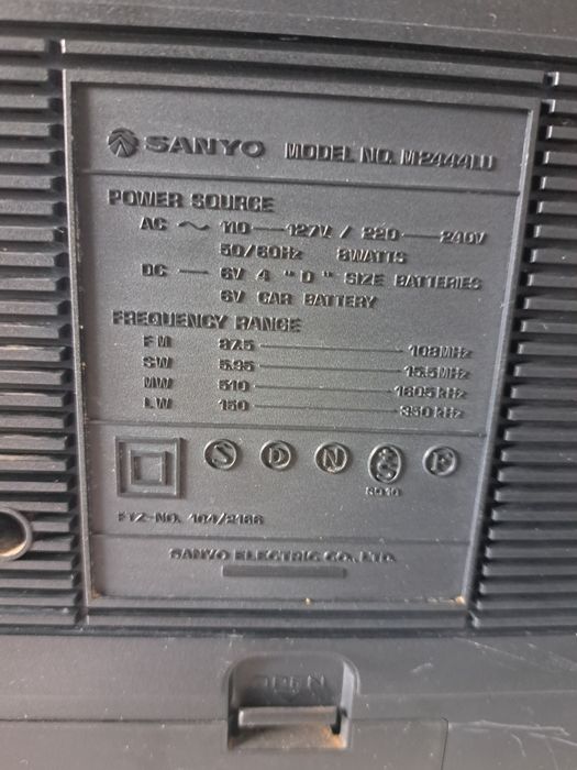 Radio Sanyo 2444 LU