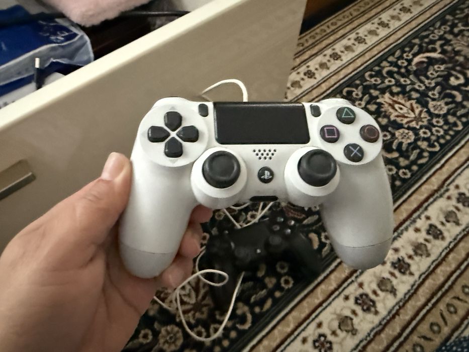 Продам.Плестейшн 4