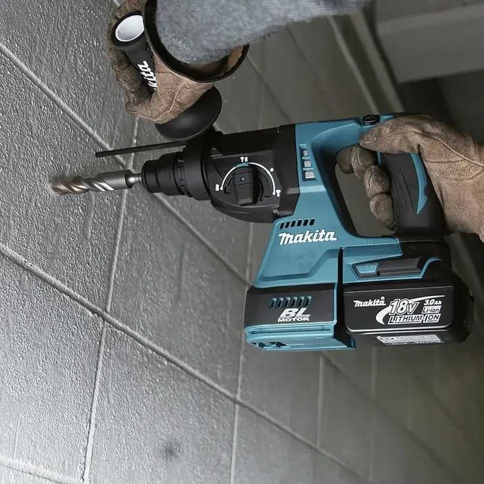 Акумулаторен перфоратор безчетков DHR242Z Makita