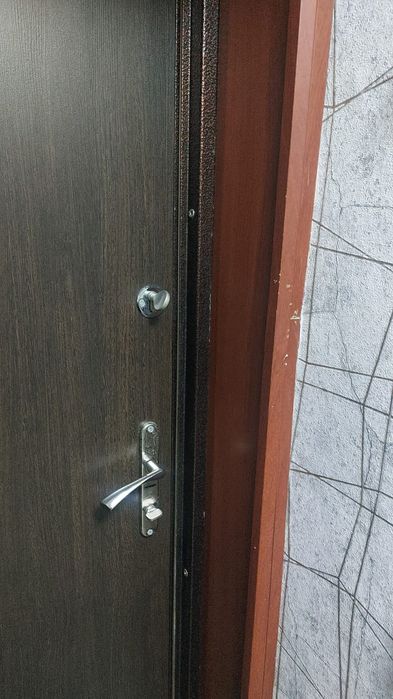 Продам входную дверь!